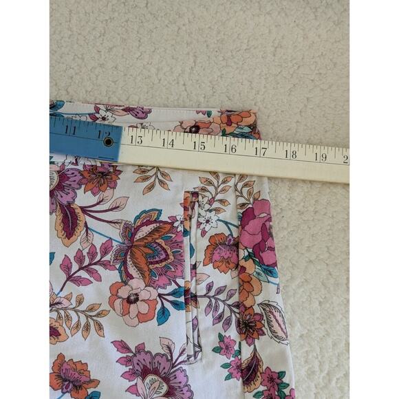 a.n.a womens white pink floral twill shorts pockets Size 12 - Picture 2 of 8